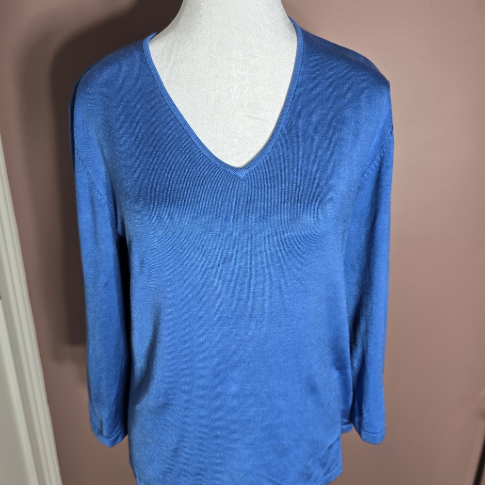 Ralph Lauren Women's V-Neck Sweater in Vibrant Blue